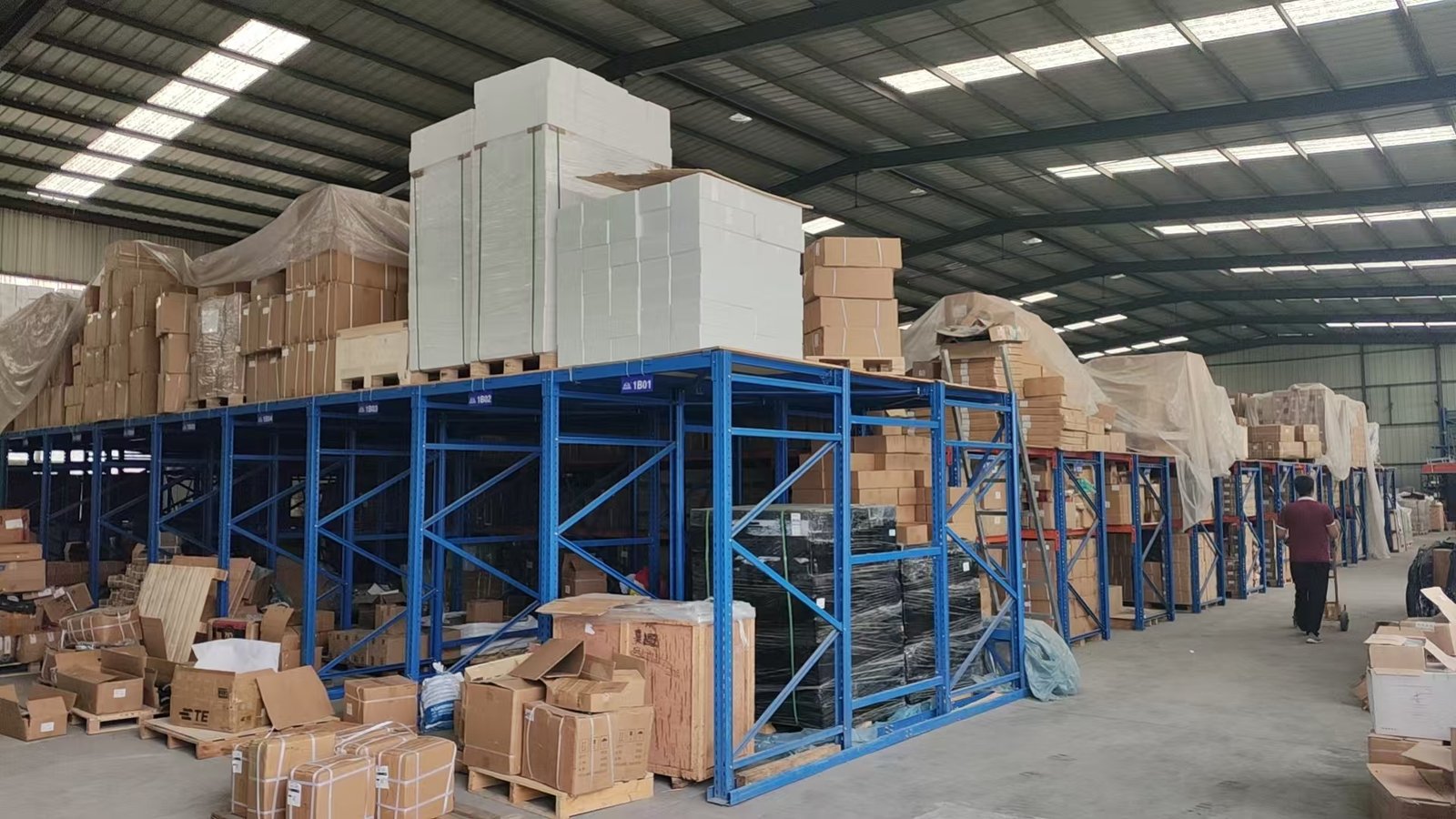 mmt-warehouse-1